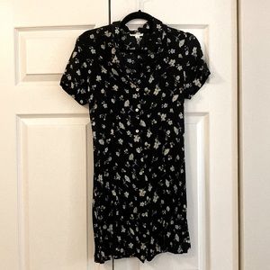 Soft Floral ‘90s Minidress with Buttons